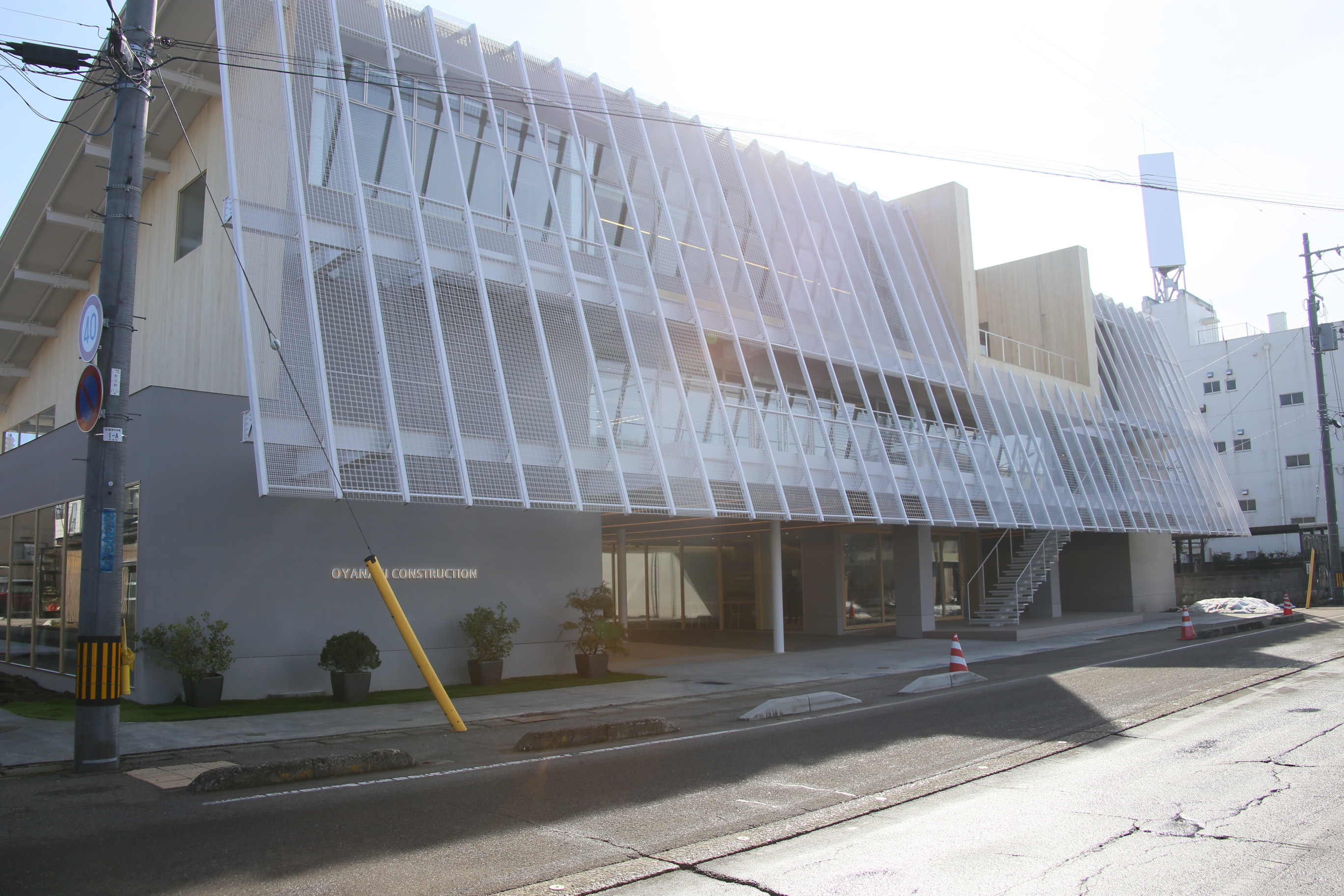 小柳建設の加茂本店新社屋を探訪 日本工業経済新聞社