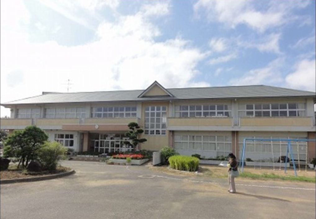 旧・湖東小学校の外観