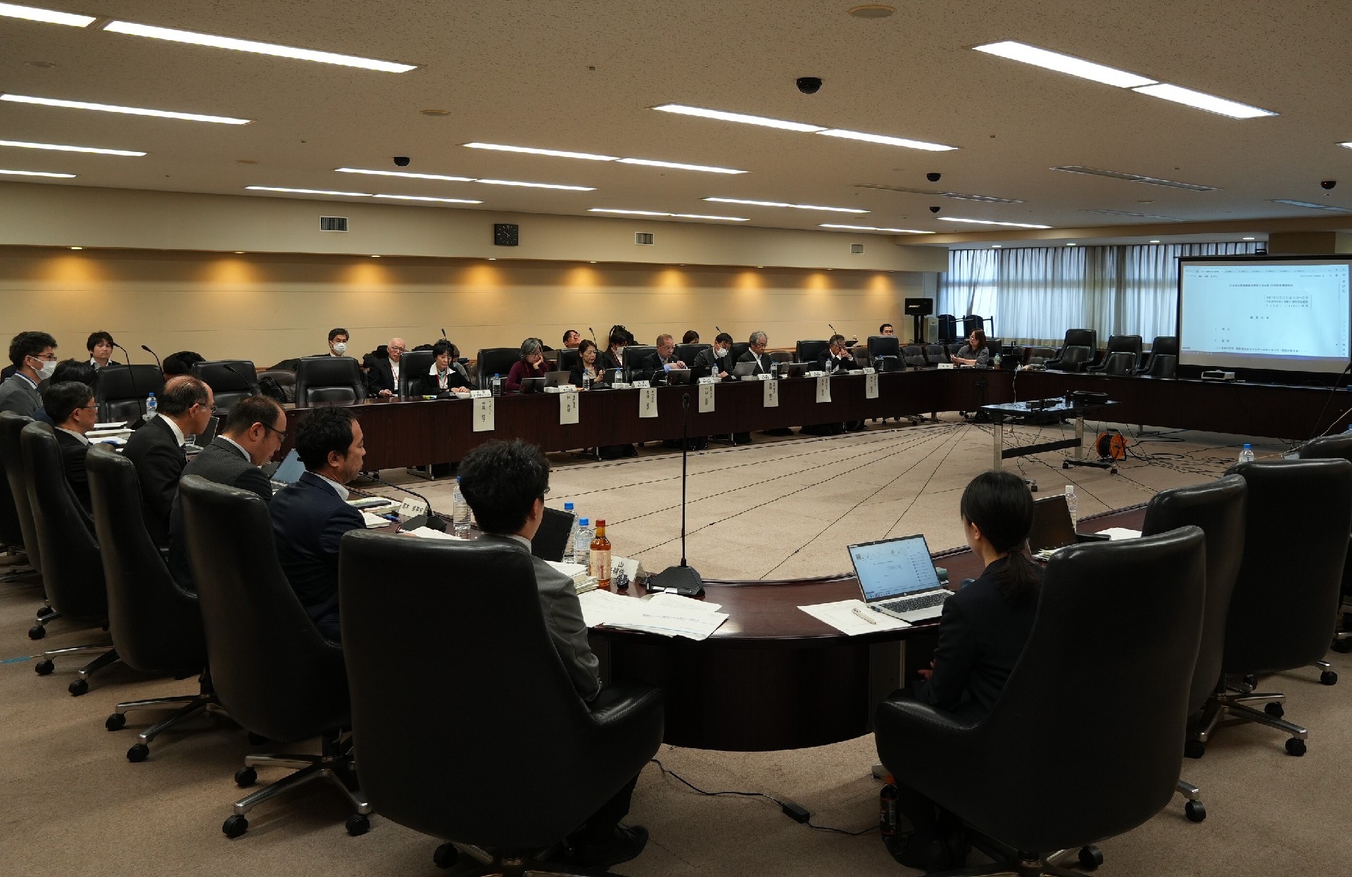 LCCO2削減に向けた報告案が了承された