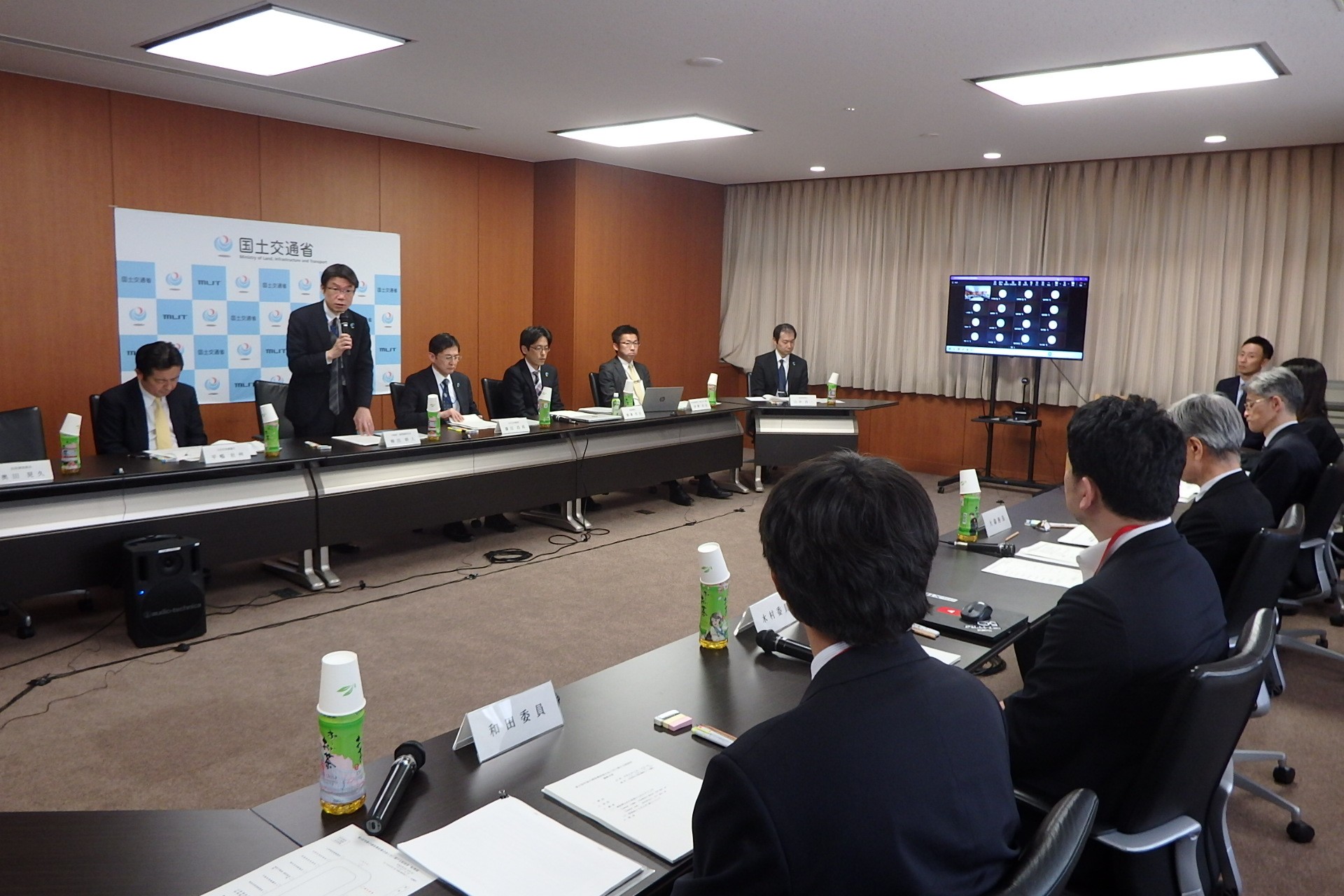 取りまとめ骨子を議論