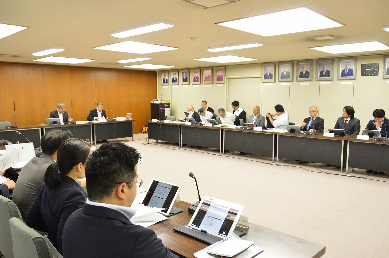 特別委員会で事業の是非まで踏み込んだ議論を展開