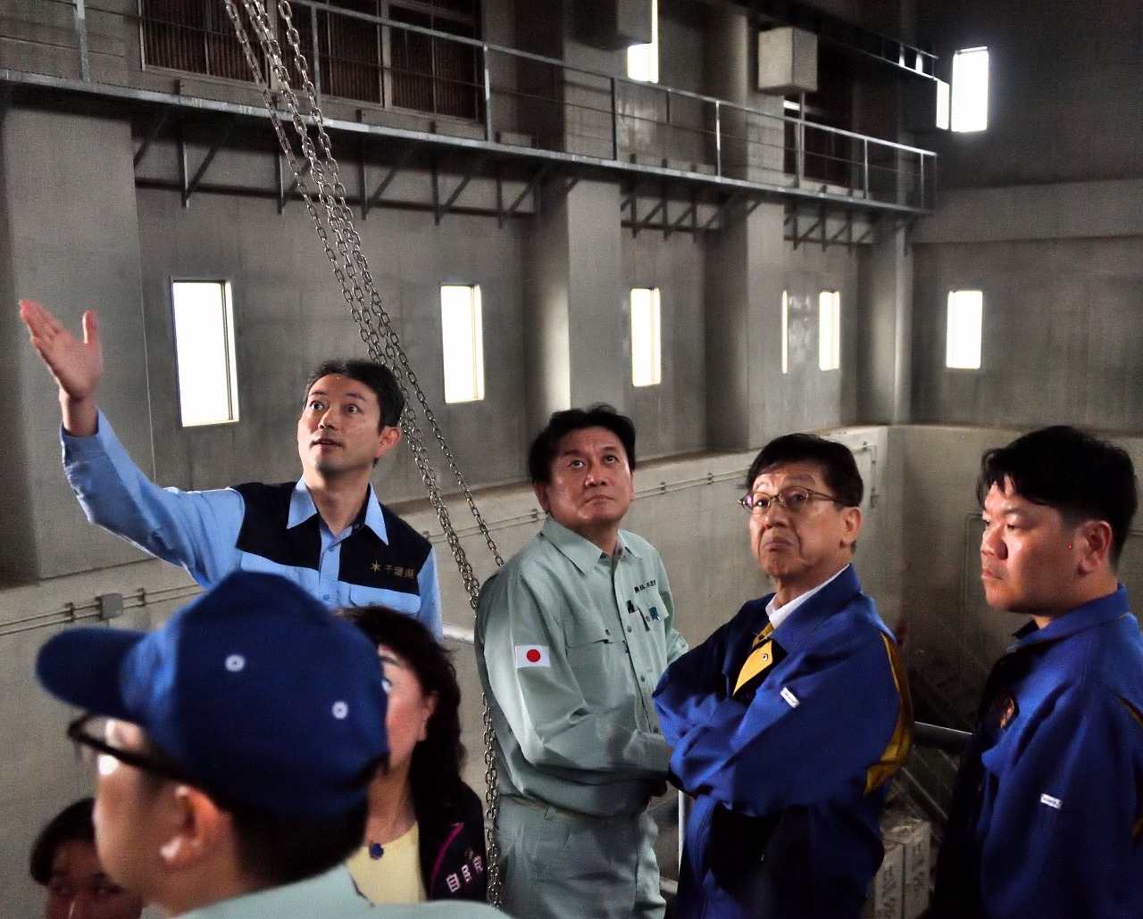 白山甚兵衛機場の建屋内部を視察